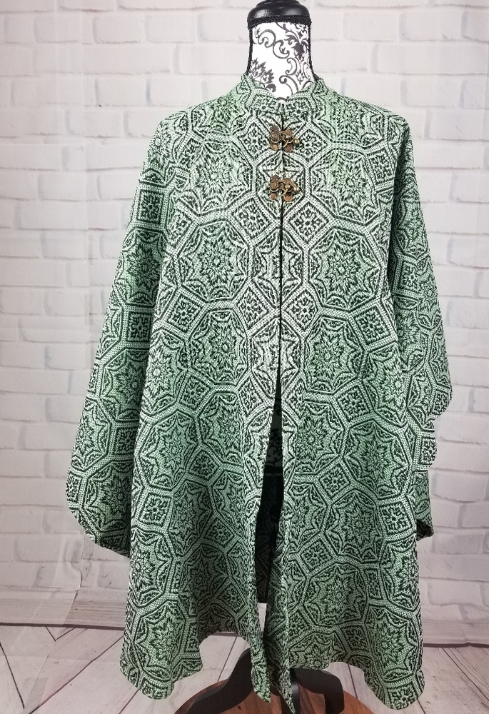 Jublie free size cape metal clasps geometric print